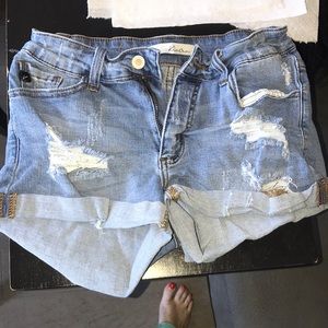 Super cute denim shorts !